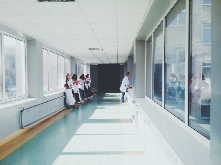 Lire la suite à propos de l’article Quel est le temps d&rsquo;hospitalisation pour une opération des dents de sagesse ?