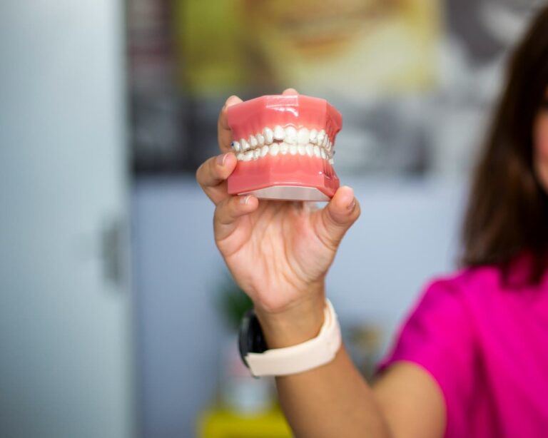 Lire la suite à propos de l’article Pourquoi ressentez-vous une douleur à la pression dans les dents