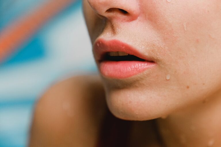Lire la suite à propos de l’article J&rsquo;ai guéri de la mauvaise haleine : les solutions efficaces pour retrouver une haleine fraîche