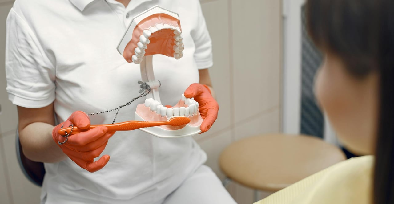 You are currently viewing Brosse à dent pour appareil dentaire : laquelle choisir et comment bien l’utiliser