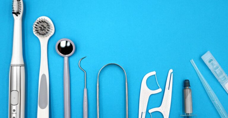 Lire la suite à propos de l’article Comment enlever le tartre des dents en 5 minutes : ce qui marche vraiment