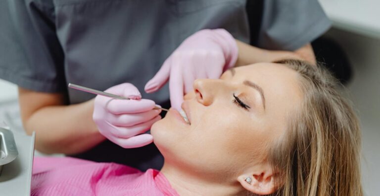 Lire la suite à propos de l’article Coup dans les dents de devant : que faire en urgence ?