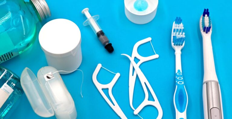 Lire la suite à propos de l’article Bain de bouche Eludril Pro : posologie, mode d’emploi et précautions
