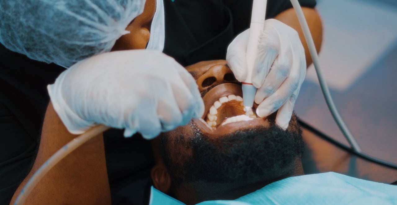 You are currently viewing Combien de temps dure un détartrage chez le dentiste