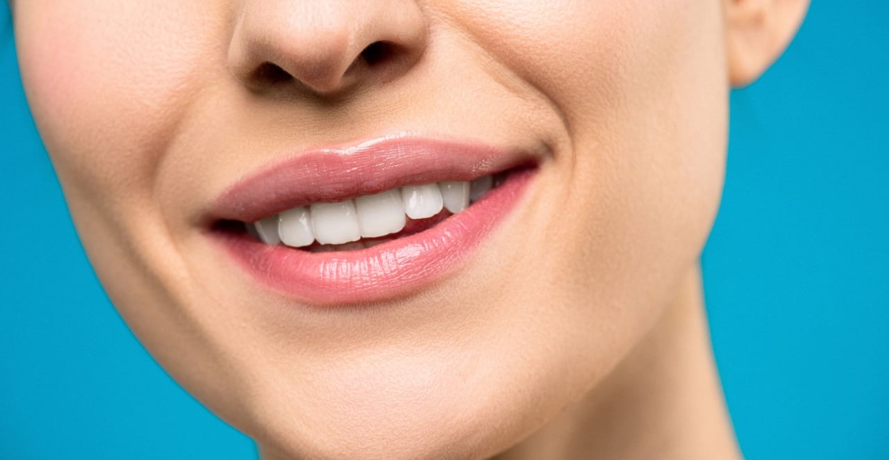 You are currently viewing Comment avoir les dents blanches rapidement et naturellement