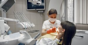 Lire la suite à propos de l’article Le nerf d&rsquo;une dent peut-il mourir tout seul