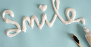 Lire la suite à propos de l’article Produit qui blanchit les dents : le guide complet pour choisir sans risque